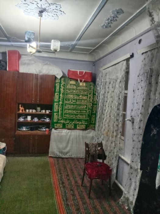 Ховли сотилади 4.5 сотиг 6 хона