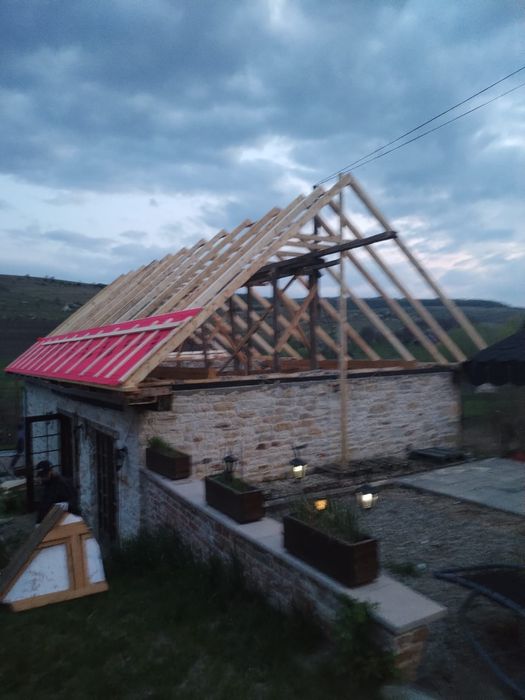 Montaj Acoperisuri dulgherie tigla metalica terase foisoare  reparații de urgență