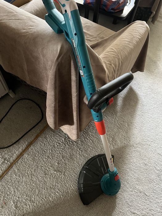 Акумулаторен тример Total