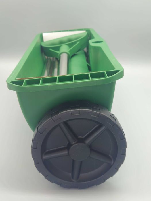 Градинска разпръсквачка за тор, семена и сол Garden Touch Spreader Wagon 4.4 л