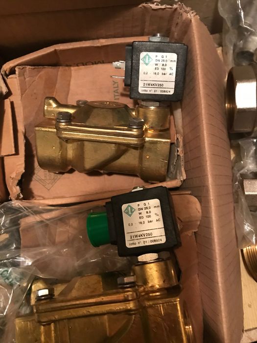 Спирателни кранове фитинги магнит вентили