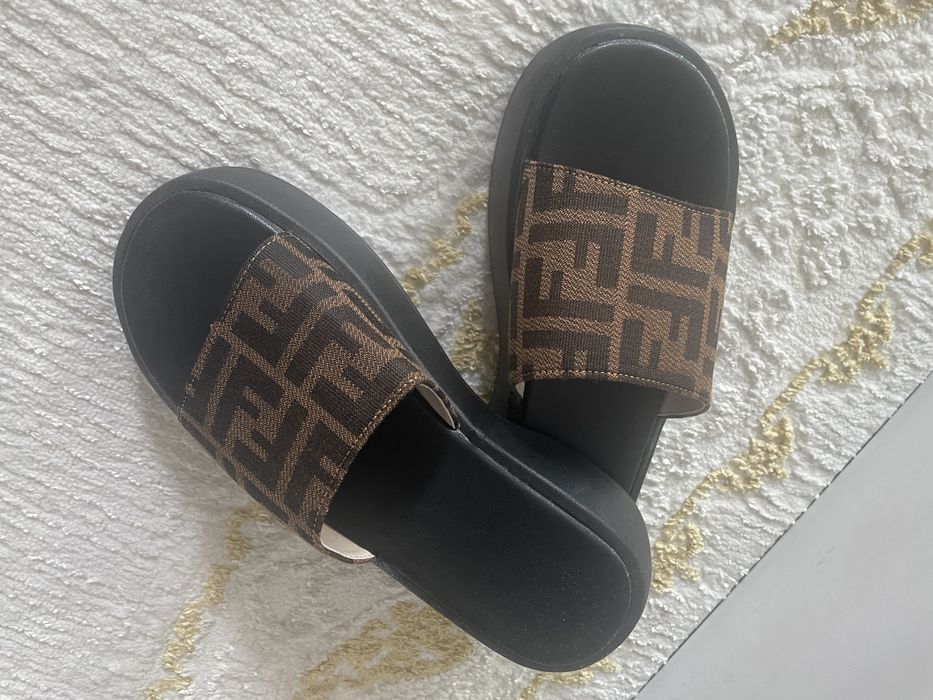 Продам Шлепки новые . Пекин