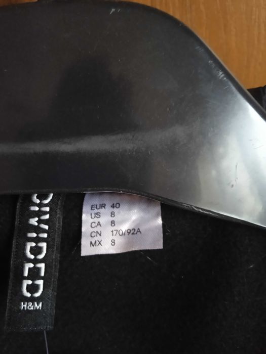 H&M ново късо палто с цип и качулка.40 размер