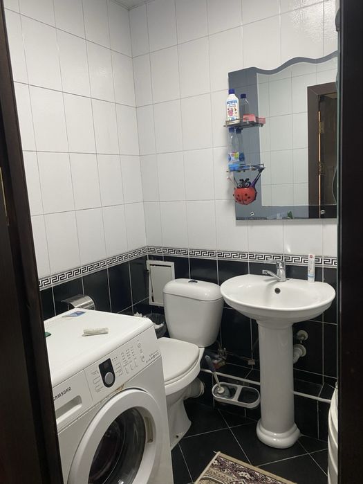 2 xonali uyni 1 xonasi student qizlarga yoki ishchi ayollarga beriladi