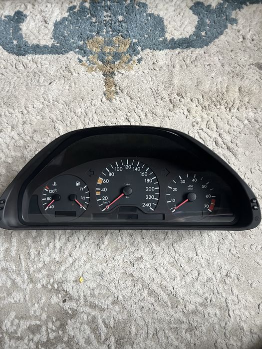 Приборная панель на w210