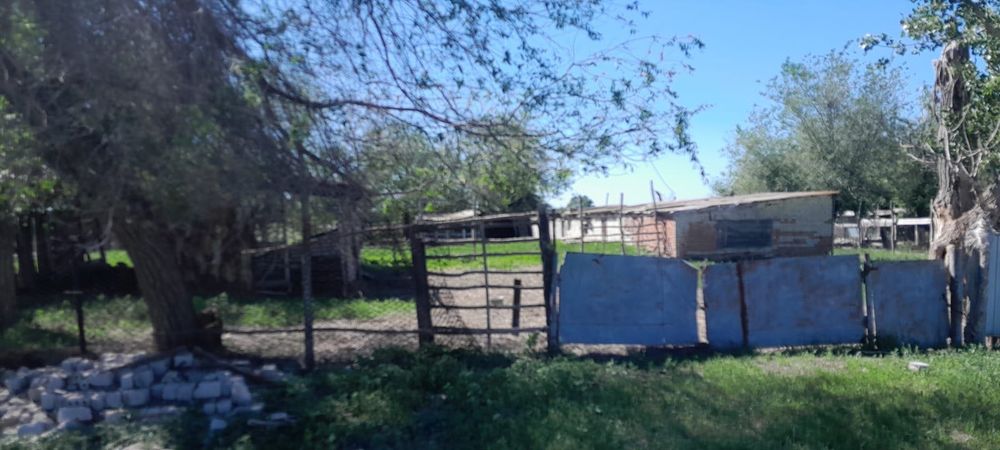 Продается дом,находится в поселке Аксуат.