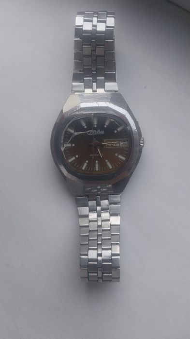 Советские механические часы (с гравировкой), на запчасти / под восстан