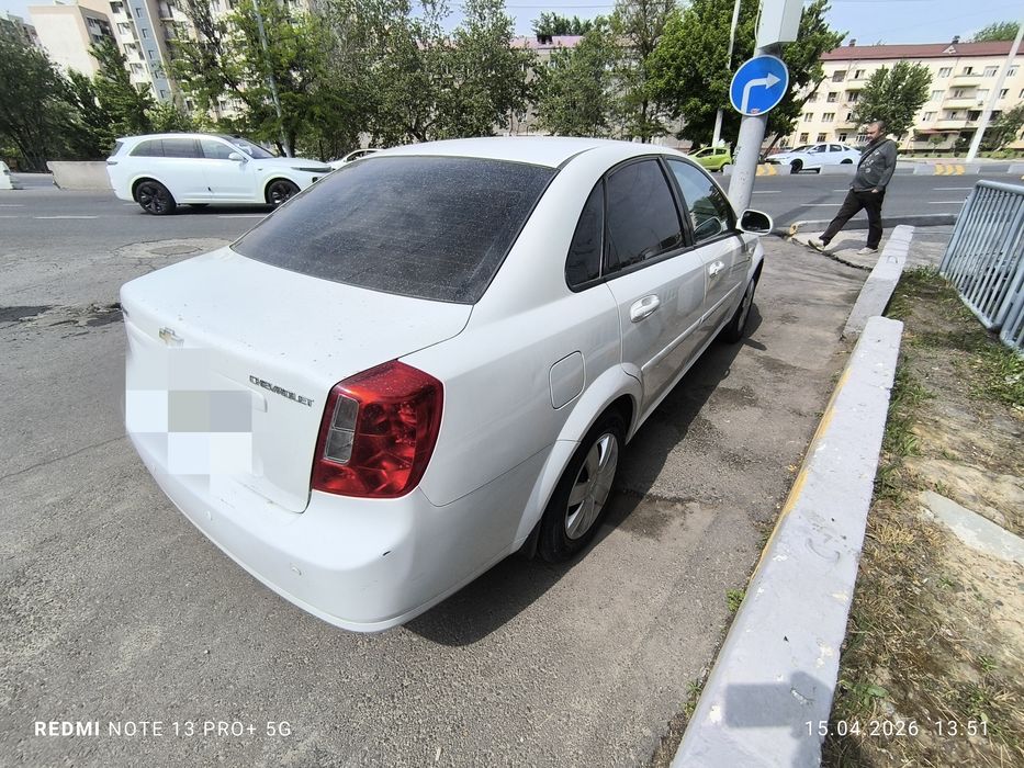 Nasiyaga Jentra mexanika beriladi 2014 yil probeg 100000 xolati yaxshi