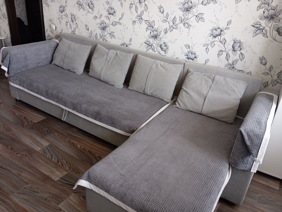 Продам угловой диван 285×70 см