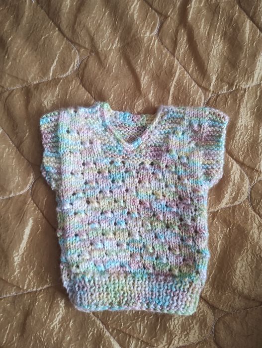 Свещници,картини и кошнички.