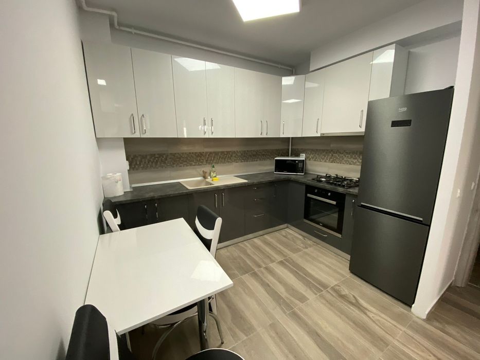 Inchiriez apartament 2 camere in Cartierul Solar