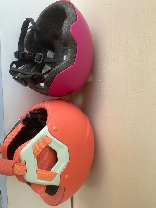 Детски каски за момиче Oxelo(за ролери и кънки) и Wedze (скиорска)