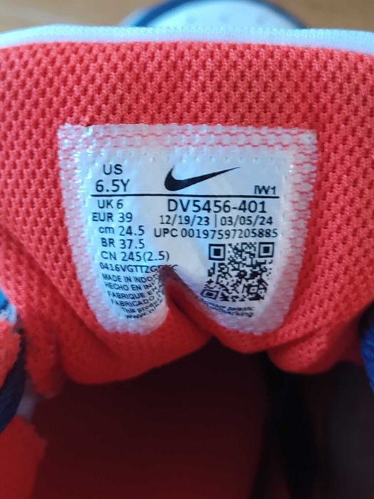 Маратонки Nike 39