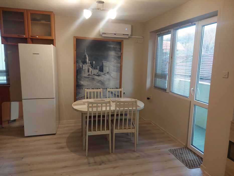 Дава се под наем Тристаен апартамент в Пловдив, Младежки Хълм - 70 кв.м за 648.21 € - Снимка #2