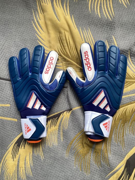 Продаю Вратарские перчатки