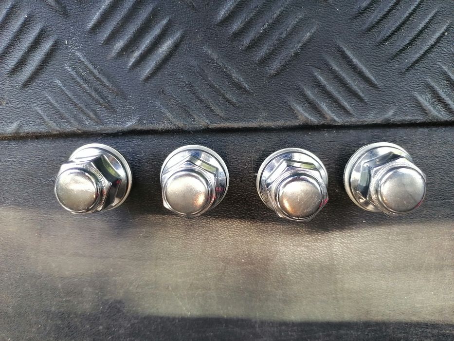 Оригинални гайки за Тойота