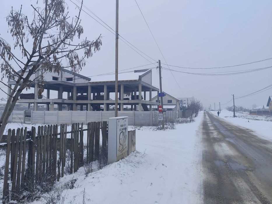 Teren 934 mp Capsunarie, lânga strada Principala