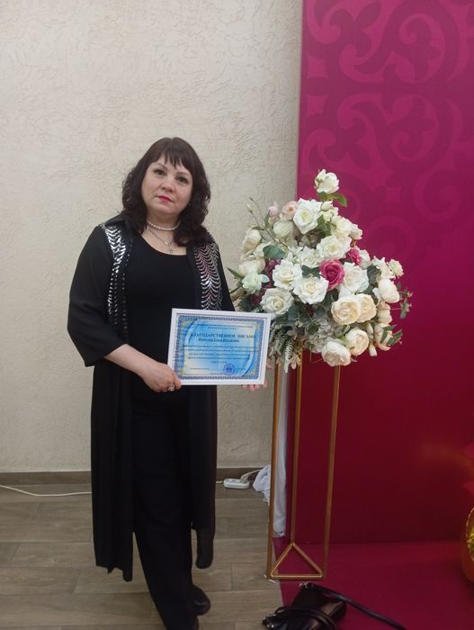 Ведущая праздников Елена
