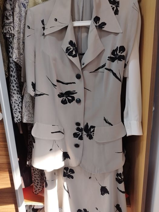 Дамски костюми - 48 номер