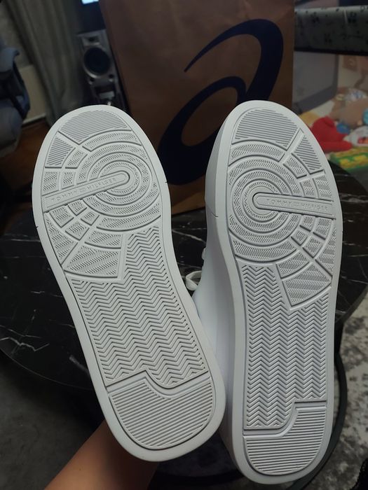 Tommy Hilfiger сникърси