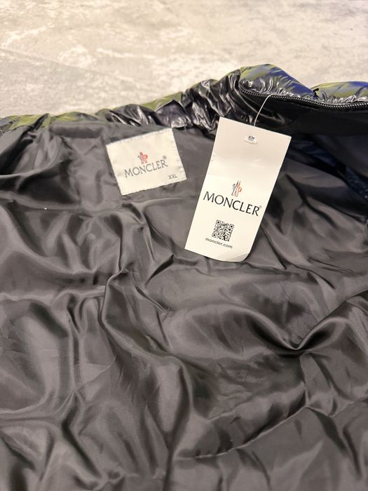 Vesta Moncler neagra