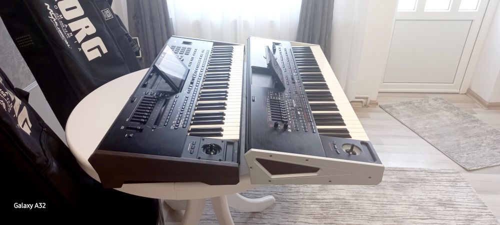 Vând korg pa 4x.2000 euro . Pa 5x 3000 euro.  Aduse azi din italia.impecabile ofer huse și set 2026. Nu schimb.pretu este în anunț la fiecare korg.