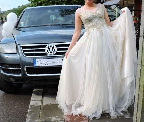 Официална рокля цвят шампанско