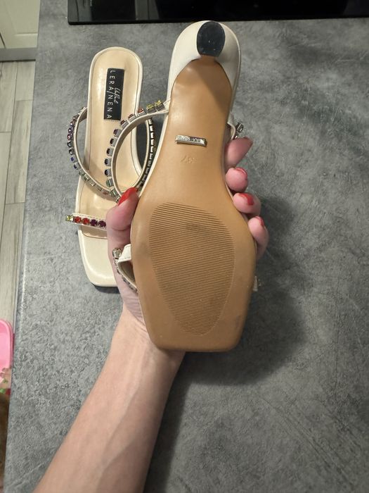 Сандали, включени токчета и кристали