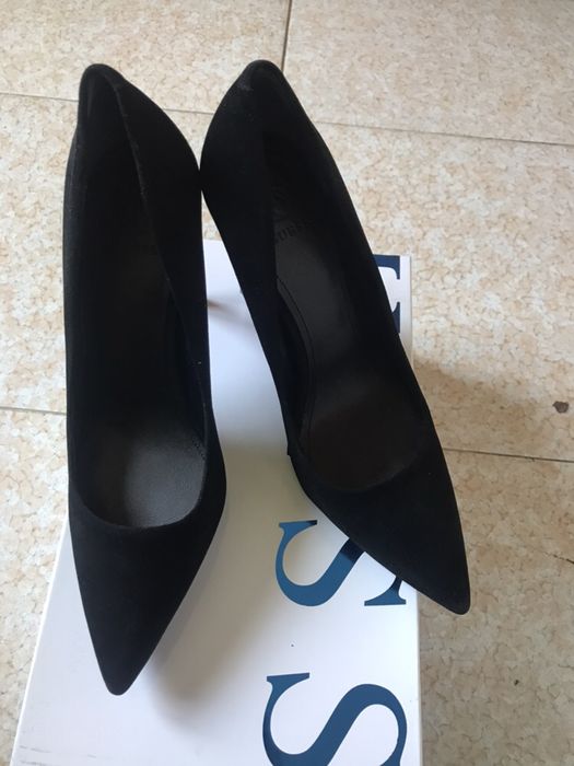 Обувки Guess нови