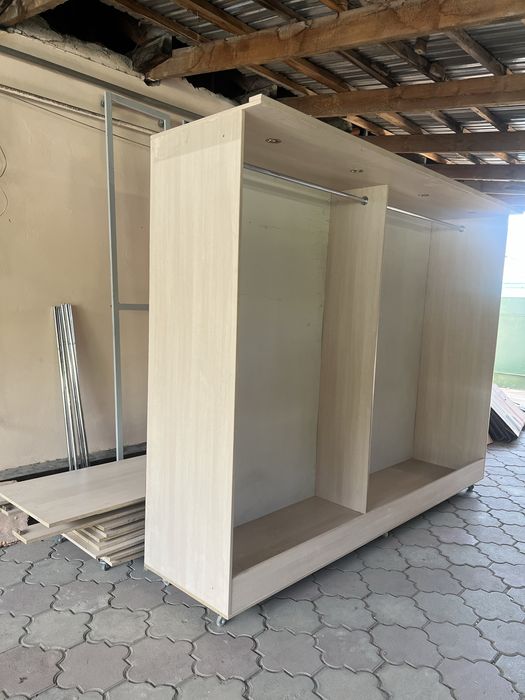 Шкафы для бутиков и магазинов