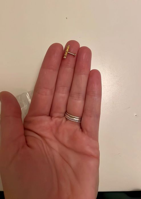 Пиърсинг обица в златна медицинска стомана