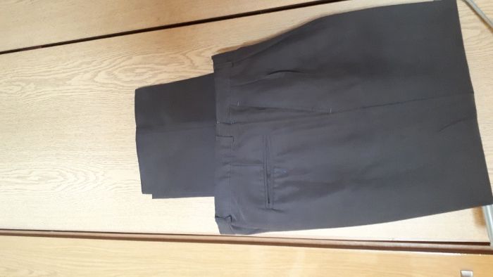 Мъжки костюм с вратовръзка - официален.