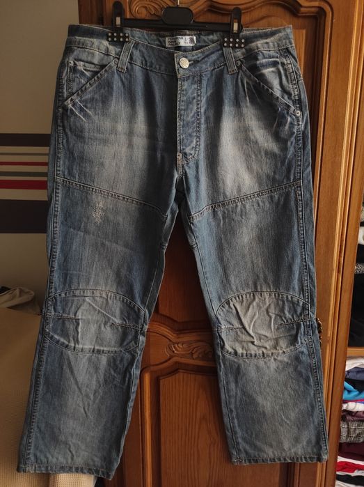 Pantaloni tip blugi, modele diferite, marimi si culori diferite
Modele