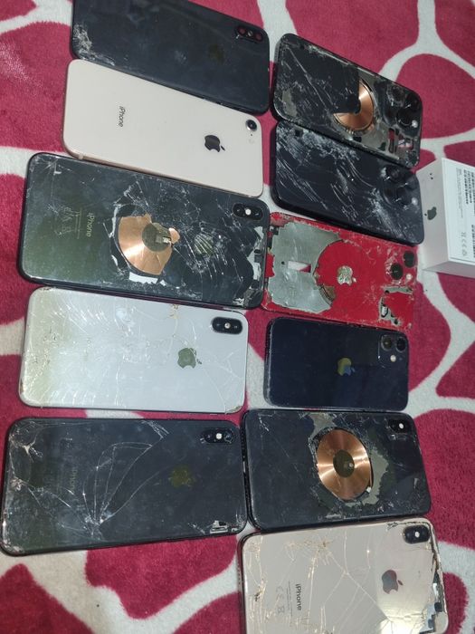 Vând lot iphone sparte de piese.