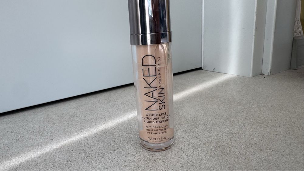 NAKED SKIN URBAN DECAY weightless ultra definition liquid makeup peptide infused light diffusing
