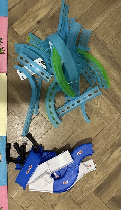 Игрушки для мальчиков и девочке