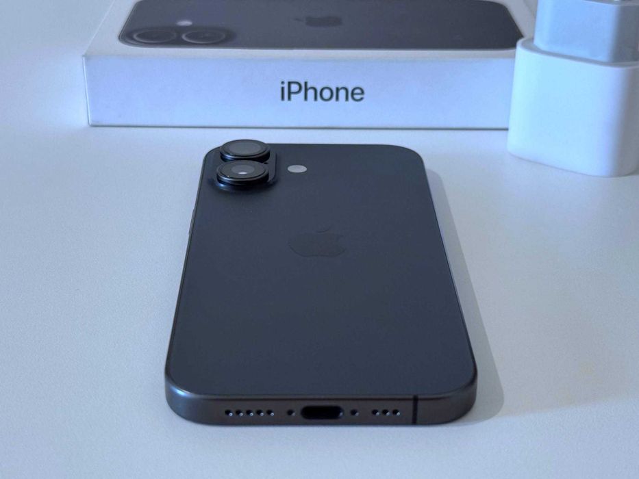 Бартер! 16м.Гаранция! iPhone 17 Black (Черен) + Apple Адаптер. 96% Батерия.