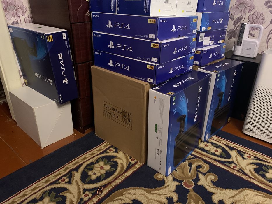 Playstation 4 slim 1000g два джестика с играми 15 штук