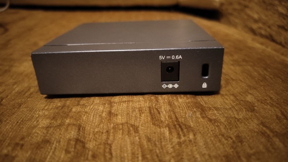 Network Switch tp-link TL-SG105 cu 5 slot-uri
