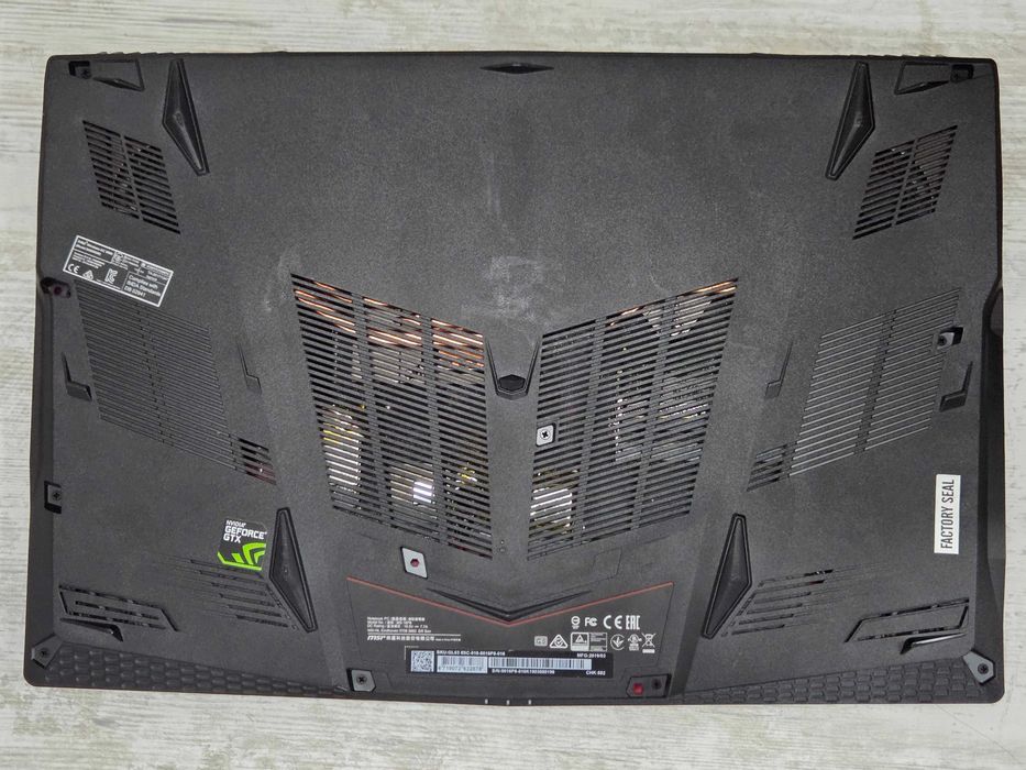 8GB RAM GTX 1650 4GB Core i7-8750H 15.6" FULL HD геймърски лаптоп MSI GL63 8SC