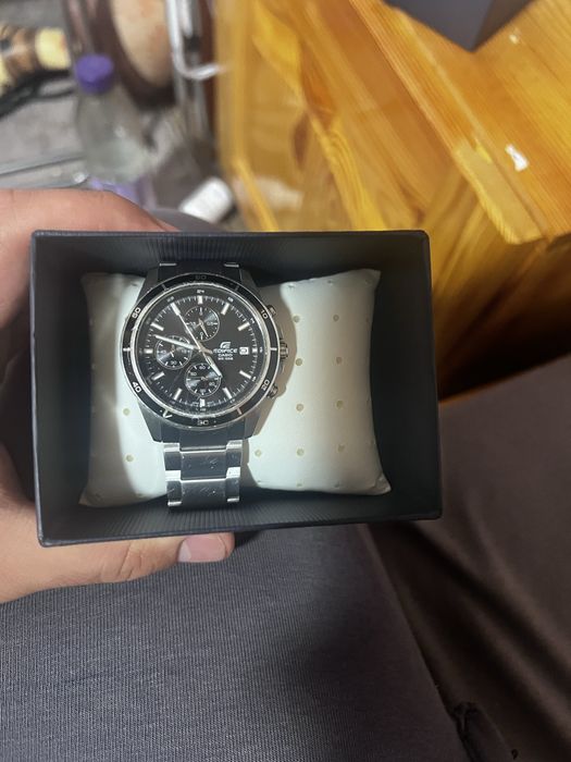 Продавам оригинален часовник Casio