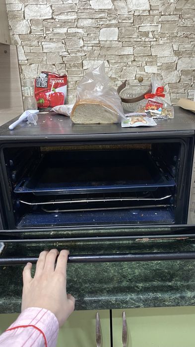 продам духовку artel