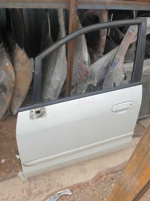 Дверь Mazda Premacy 2004