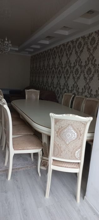 Продам стол для гостиной
