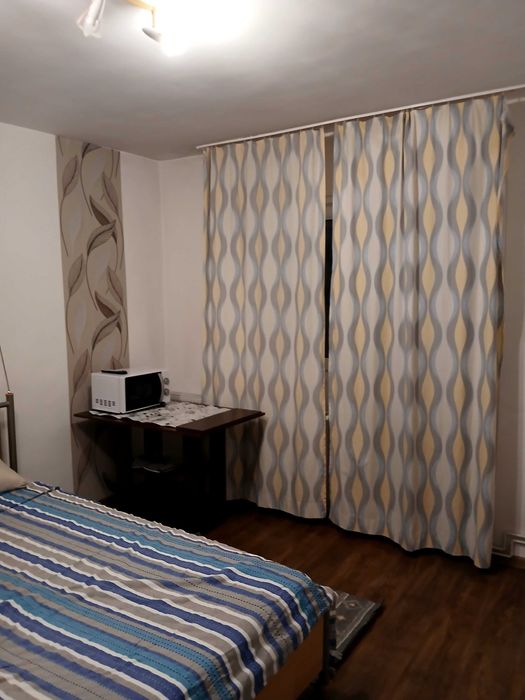 Inchiriez garsoniera zona Micro 1