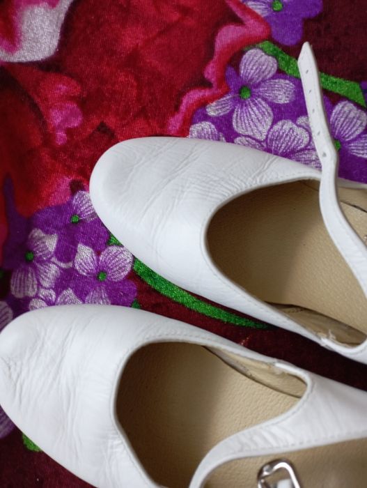 Продам детскую обувь