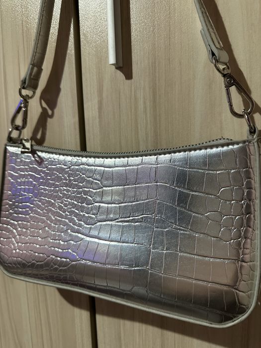 Малка сребриста чанта