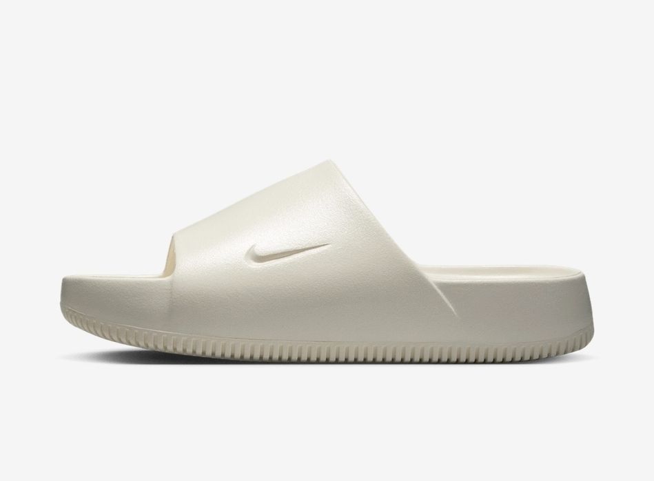 Slapi nike calm 42 (fit 40.5,41) si 43 (fit 42-4Slapi nike calm 42 (fit 40.5,41) și 43 (fit 42-42.5) originali noi