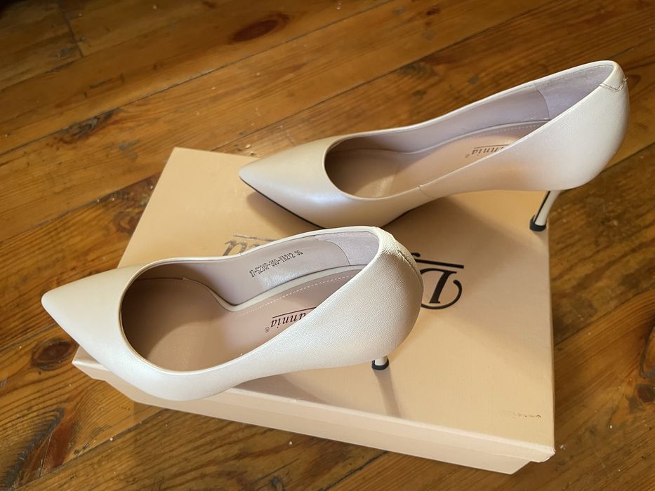 Туфли брендовые - цвет бежевый.