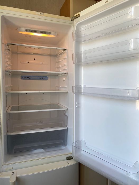 белый холодильник LG